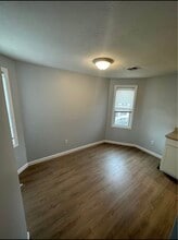 28 Lexington St, Unit 2 in Fall River, MA - Foto de edificio - Building Photo