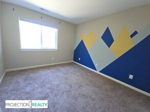 10015 N Iris Way in Portland, OR - Building Photo - Building Photo