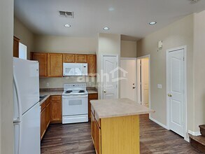 3040 W Los Gatos Dr in Phoenix, AZ - Building Photo - Building Photo
