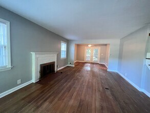 2216 Monroe Ave NW in Grand Rapids, MI - Building Photo - Building Photo