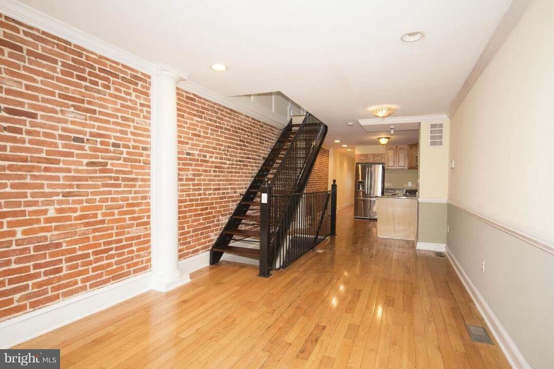 1122 W Hamburg St Photo