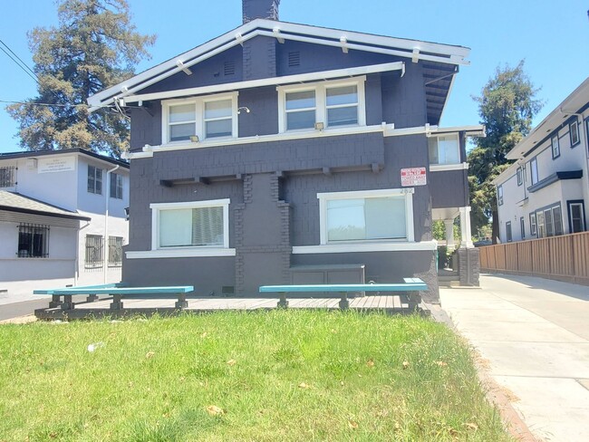282 S 10th St