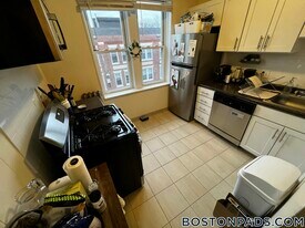 518 Cambridge St in Boston, MA - Building Photo