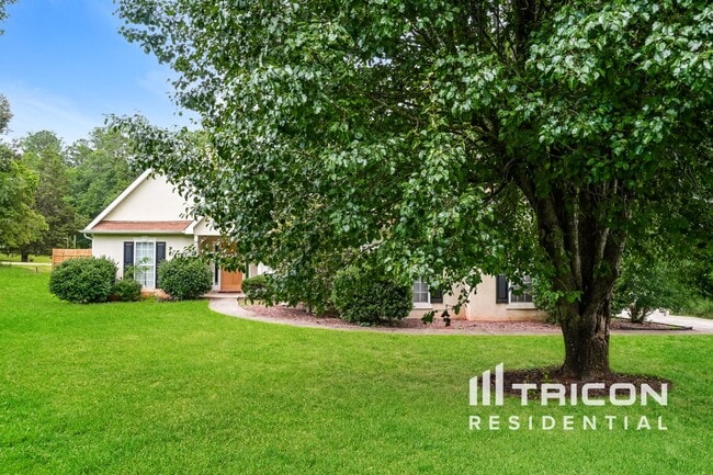 property at 101 Trailwood Ln