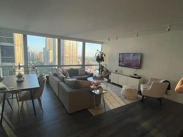 340 W Diversey Pky, Unit 2319 in Chicago, IL - Building Photo - Building Photo