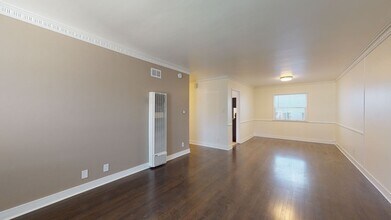 3300 Castle Heights Ave in Los Angeles, CA - Building Photo - Interior Photo