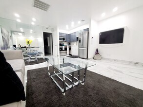 464 S Calle Encilia, Unit A1 in Palm Springs, CA - Building Photo - Building Photo