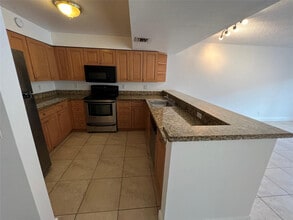 5221 Geneva Ct in Doral, FL - Building Photo - Building Photo