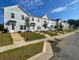 108 Dogwood Vlg Trl in Mooresville, NC - Building Photo