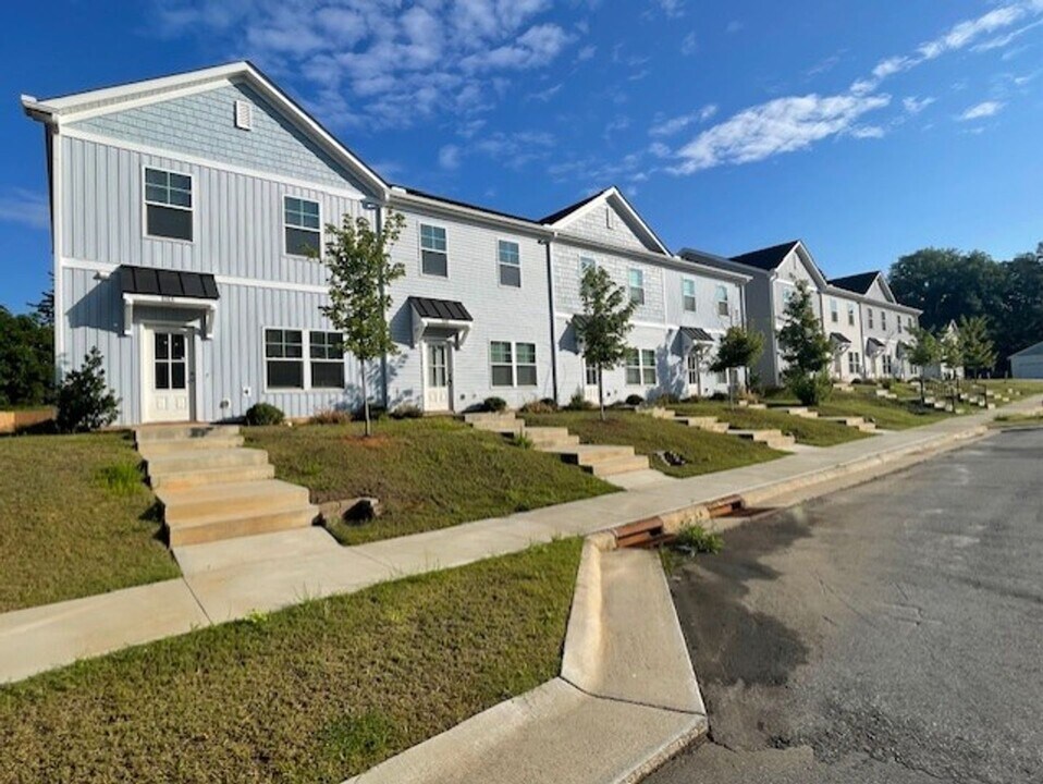 108 Dogwood Vlg Trl in Mooresville, NC - Building Photo