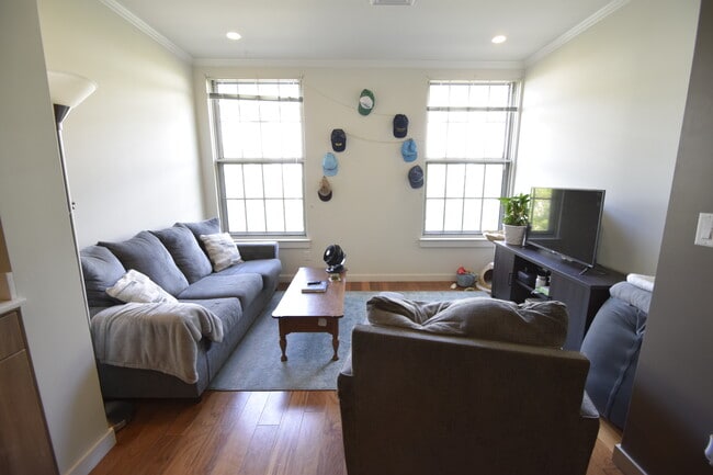 45 1st Ave, Unit 302 in Boston, MA - Foto de edificio - Building Photo