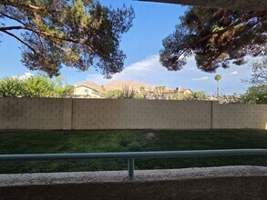 920 N Sloan Ln in Las Vegas, NV - Building Photo - Building Photo