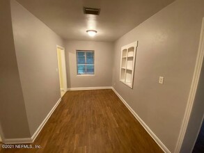 5068 Kingsbury St in Jacksonville, FL - Building Photo - Building Photo