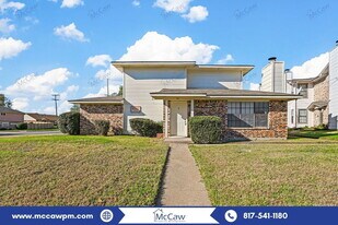 600 Starlinda Ct in Arlington, TX - Building Photo