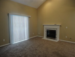 1342 Shannon Ln in Xenia, OH - Foto de edificio - Building Photo