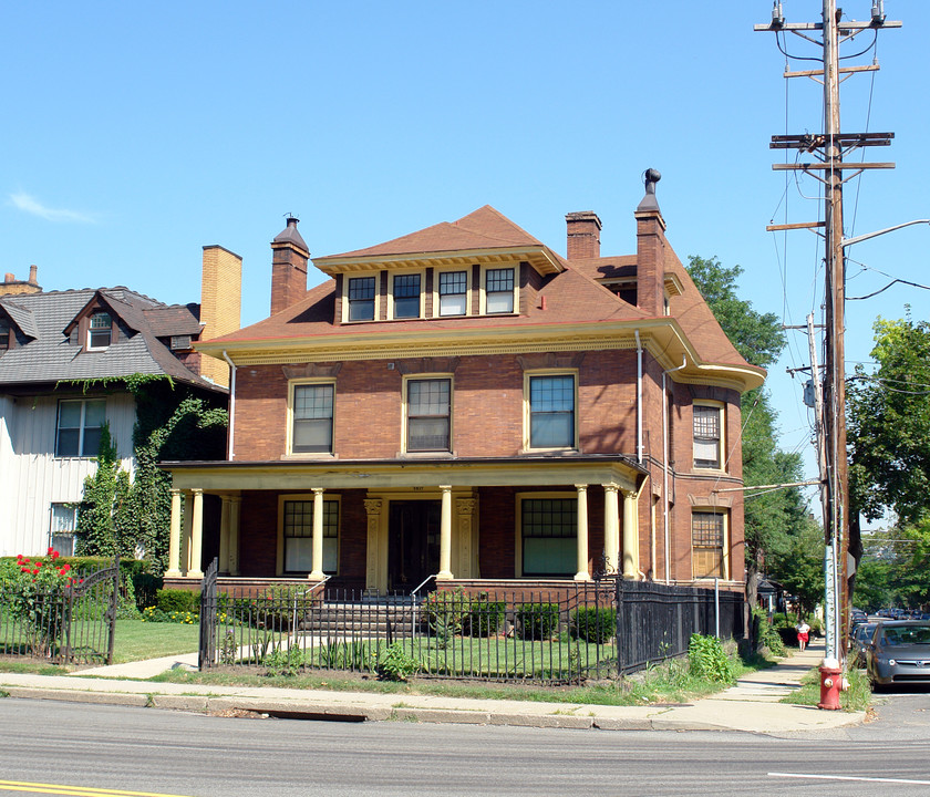 5537 5th Ave in Pittsburgh, PA - Building Photo