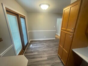 4875 Burgis Ave SE in Kentwood, MI - Foto de edificio - Building Photo