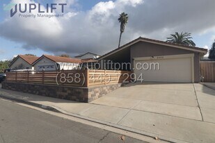 9429 Calle Del Lago in Santee, CA - Building Photo