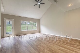 7957 Parallel Pkwy in Kansas City, KS - Building Photo - Building Photo