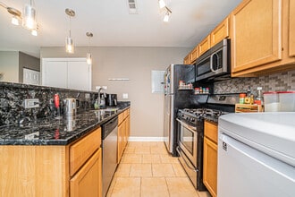 1553 Cove Dr in Prospect Heights, IL - Building Photo - Building Photo