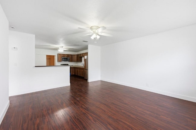 1008 W Powhatan Ave in Tampa, FL - Foto de edificio - Building Photo