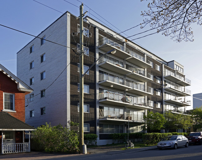 Sandy Hill Apartments for Rent - The Besserer