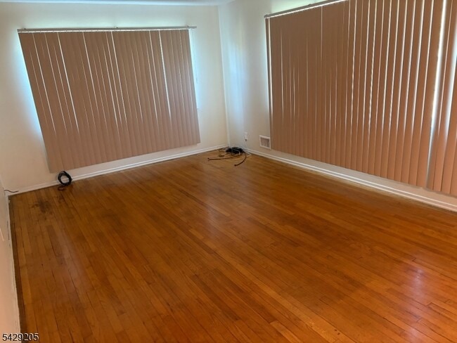 6 Columbia Dr in Bridgewater, NJ - Building Photo - Building Photo