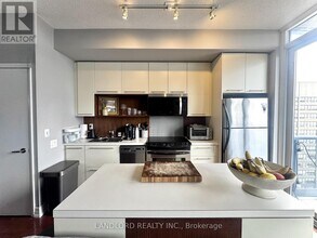 25 Carlton St. in Toronto, ON - Building Photo - Building Photo