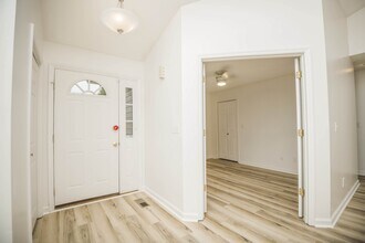 106 Oohleeno Way in Loudon, TN - Building Photo - Building Photo