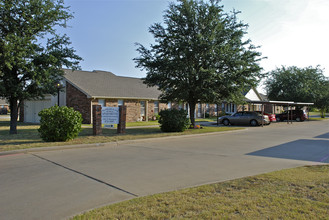 Chandler Place in Granbury, TX - Building Photo - Building Photo