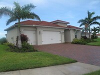 18698 Royal Hammock Blvd in Naples, FL - Foto de edificio - Building Photo