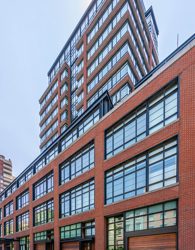 303 W 10th St in New York, NY - Foto de edificio - Building Photo