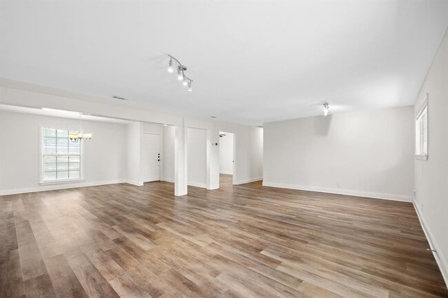 property at 2904 Northeast Dr