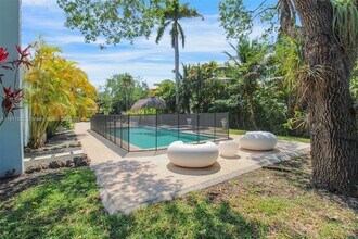 6900 SW 104th St in Pinecrest, FL - Building Photo - Building Photo