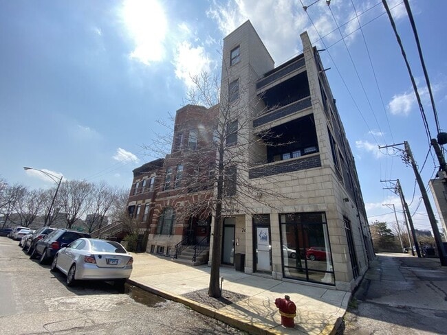 744 N May St in Chicago, IL - Building Photo - Building Photo