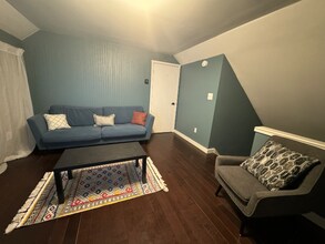 124 W Broadway in Bangor, ME - Foto de edificio - Building Photo