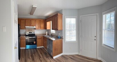 4 Oak Meadow Ln in Thomasville, NC - Building Photo - Building Photo