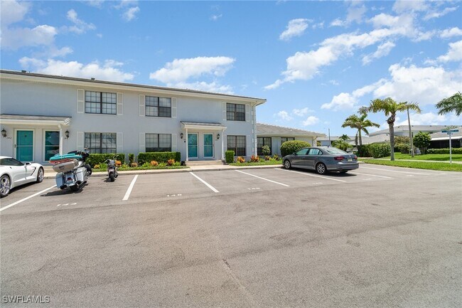 146 Clyburn Way W in Marco Island, FL - Building Photo - Building Photo