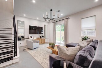 4613 Harmon Ave in Austin, TX - Building Photo - Building Photo