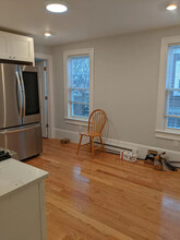 3 Mossland St, Unit 3 in Somerville, MA - Foto de edificio - Building Photo