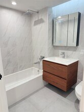 144-49 Northern Blvd in Queens, NY - Foto de edificio - Building Photo