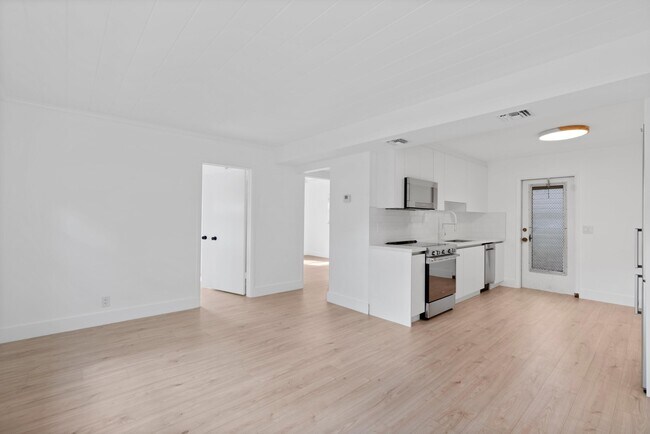 237 NE 10th St in Delray Beach, FL - Building Photo - Building Photo
