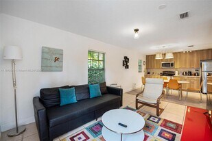 252 NW 40th St in Miami, FL - Building Photo