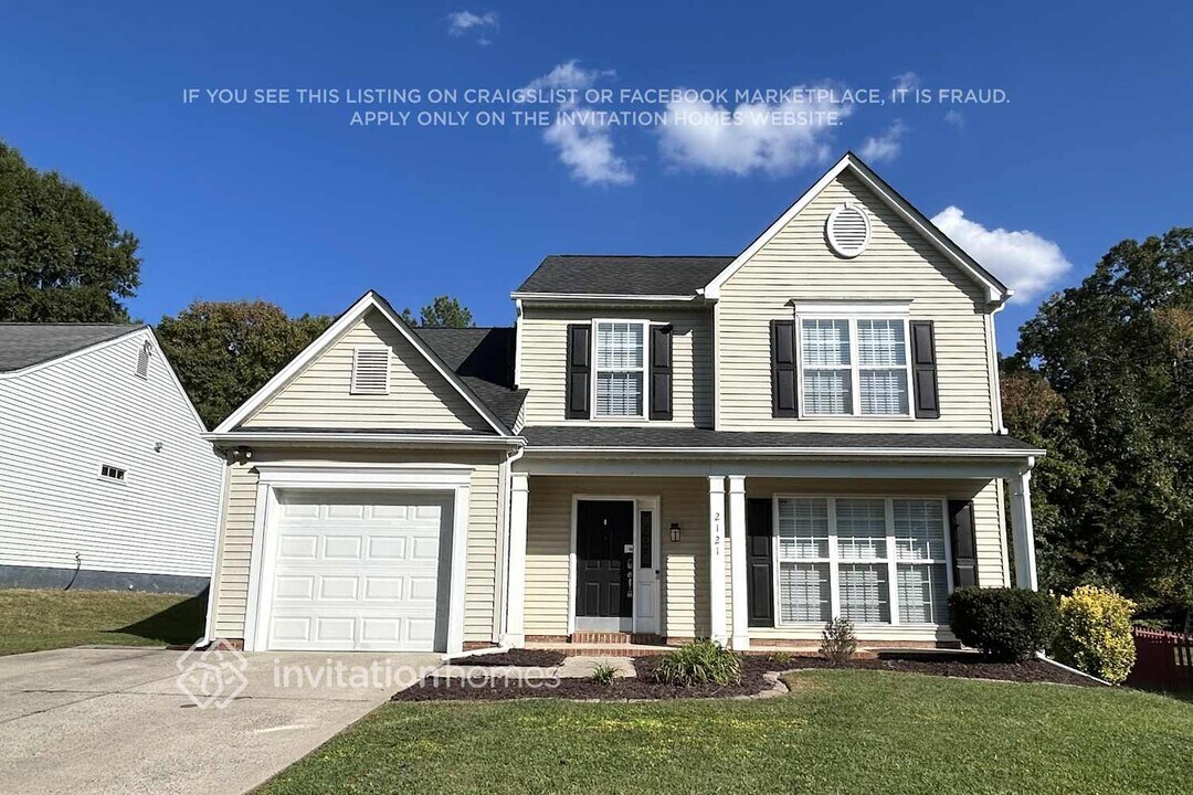 2121 Mallard Green Pl in Charlotte, NC - Building Photo