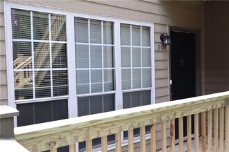 308 Mill Pond Ct SE in Smyrna, GA - Foto de edificio - Building Photo