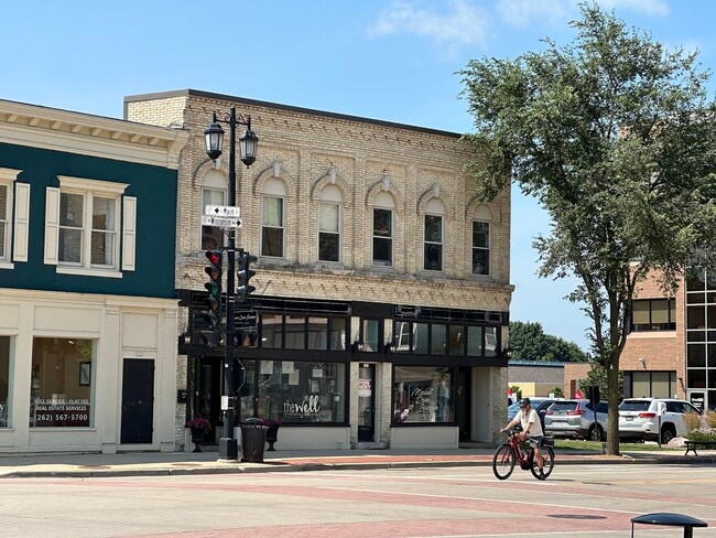 107 W Wisconsin Ave