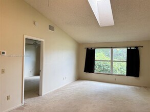 8228 SE Croft Cir in Hobe Sound, FL - Building Photo - Building Photo