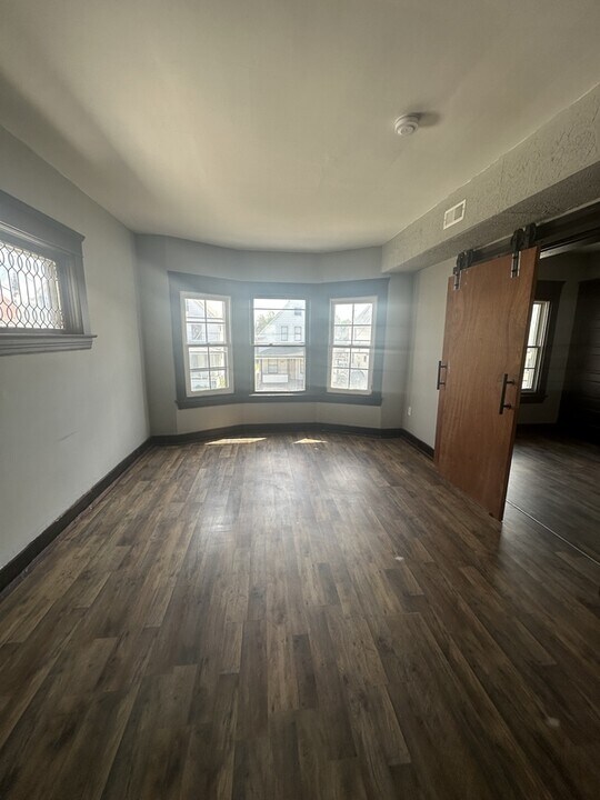 3802 Poe Ave in Cleveland, OH - Foto de edificio
