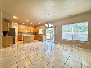 723 Sandy Point Dr in Sandy, UT - Foto de edificio - Building Photo