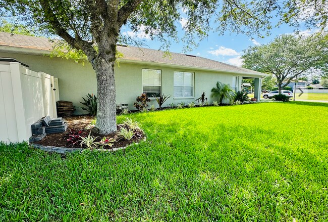 7824 Foxgrove Dr in Land O Lakes, FL - Building Photo - Building Photo